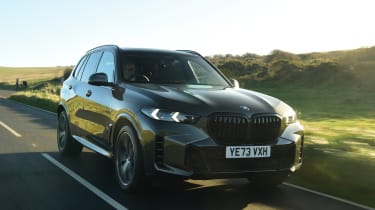 Porsche Cayenne vs BMW X5 - BMW X5 front tracking 